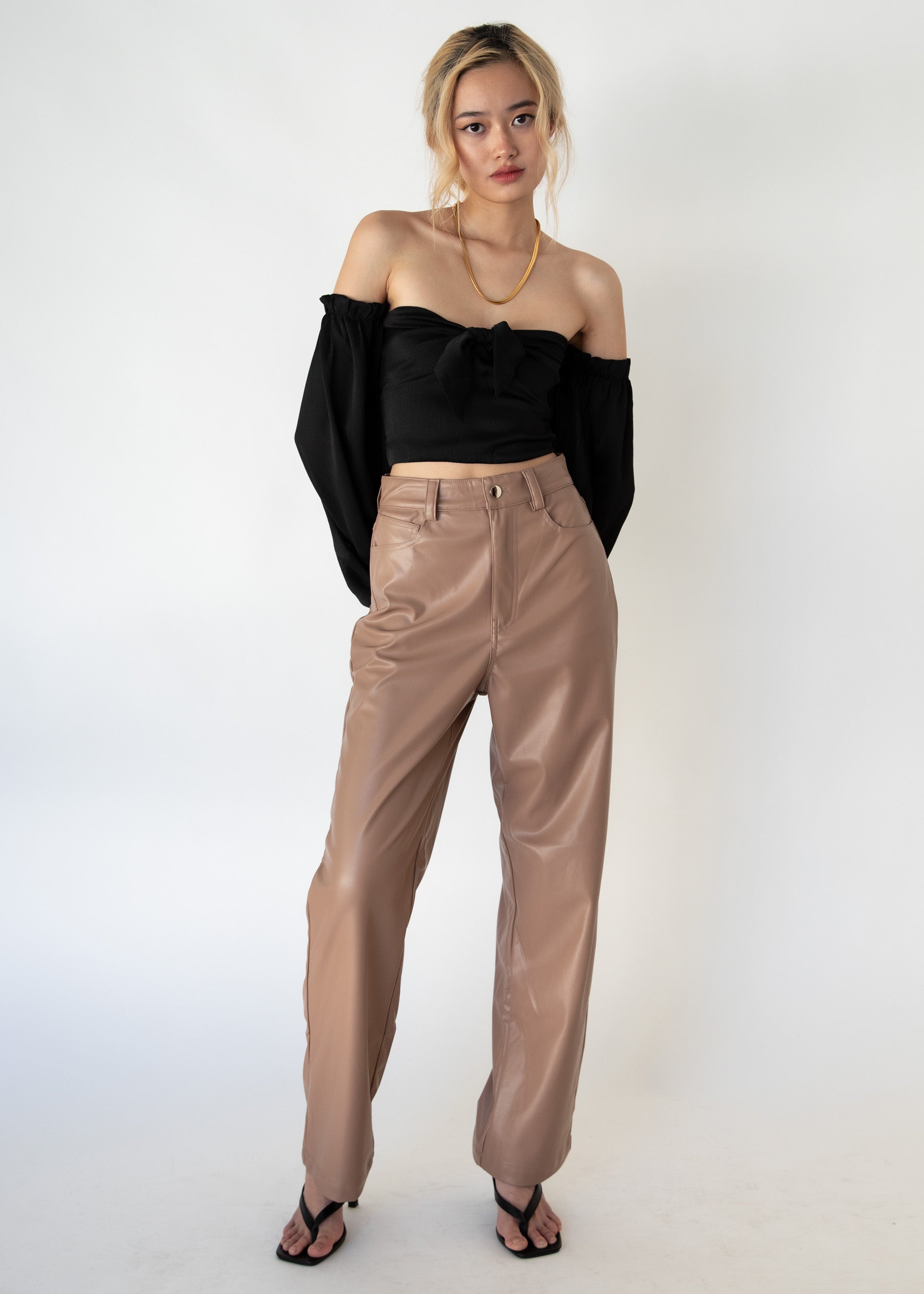 Inari Off The Shoulder Crop - Black