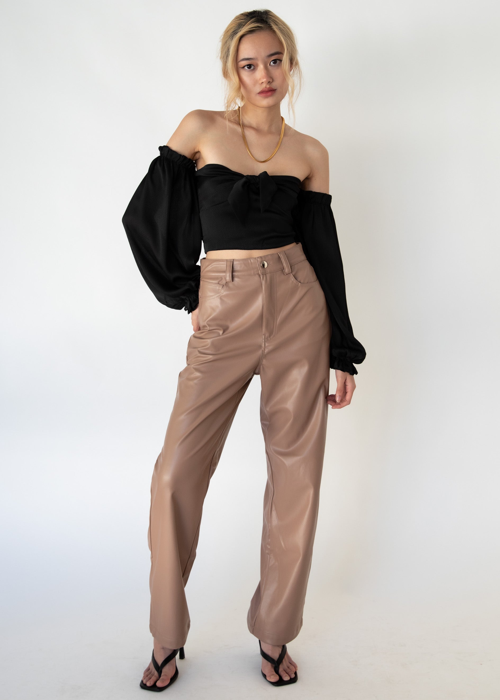 Inari Off The Shoulder Crop - Black